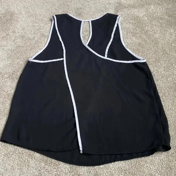 SOY Shine On You Sleeveless Black White Trimmed Cross Back Straps Blouse Size M - Picture 6 of 11